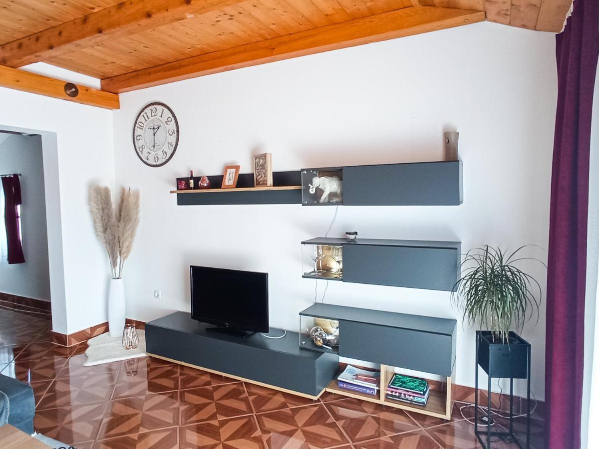 Apartment Aleksandra Malinska Buitenkant foto