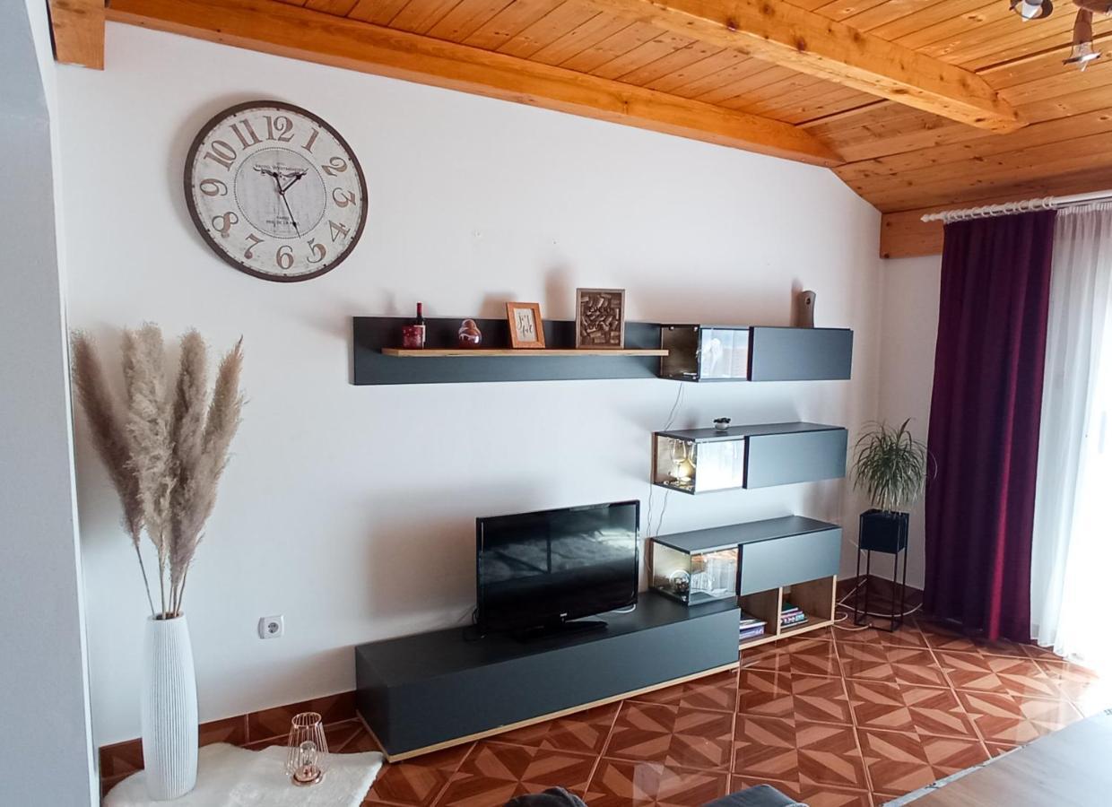 Apartment Aleksandra Malinska Buitenkant foto