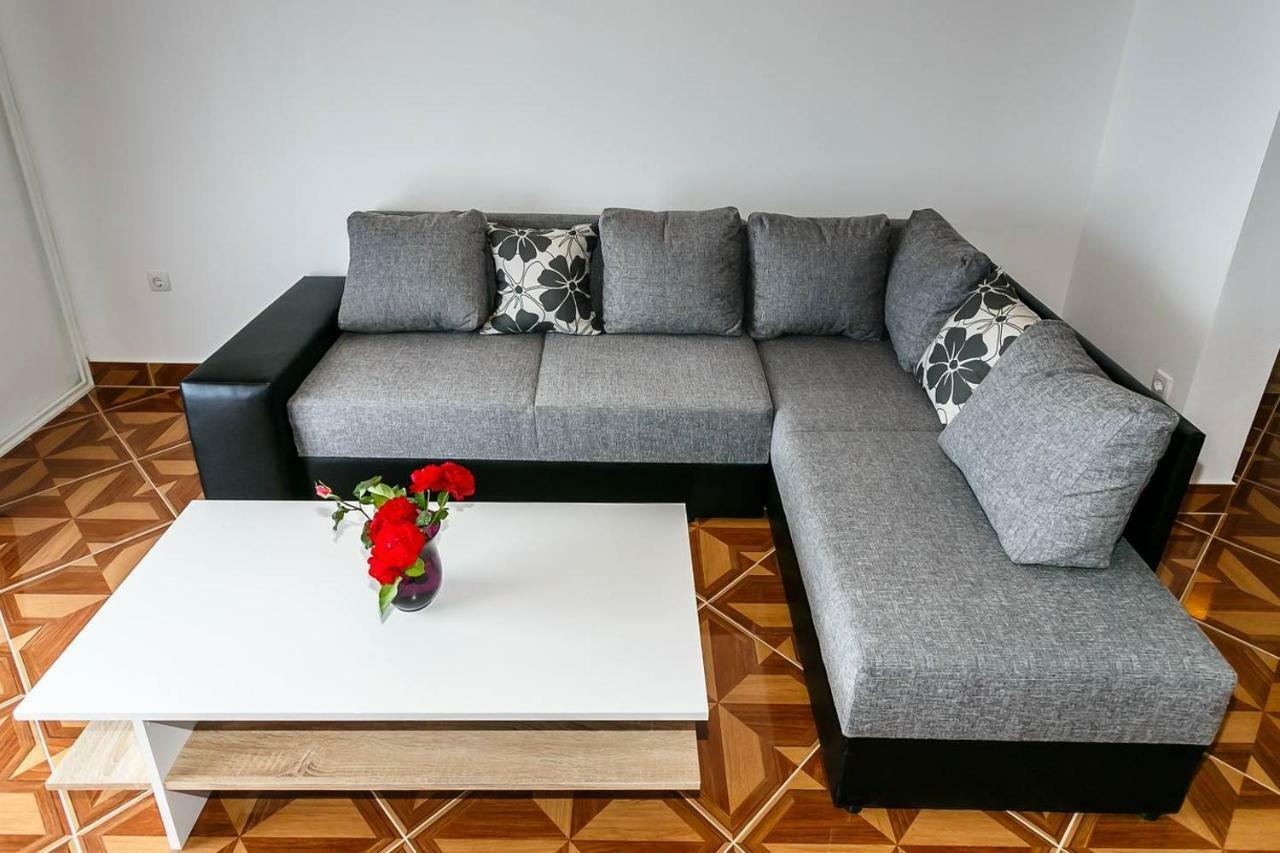 Apartment Aleksandra Malinska Buitenkant foto