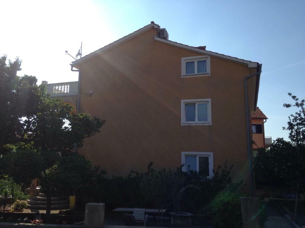 Apartment Aleksandra Malinska Buitenkant foto