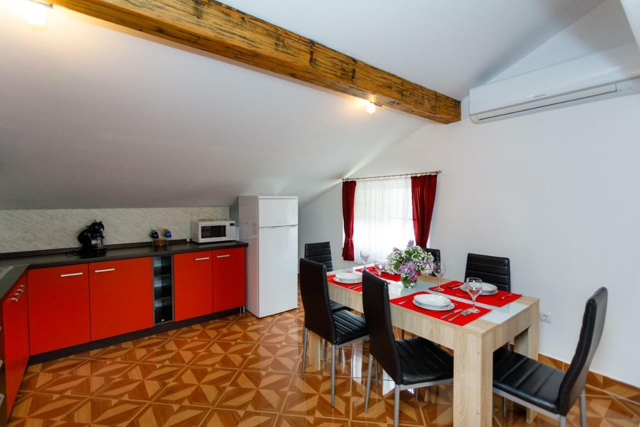 Apartment Aleksandra Malinska Buitenkant foto
