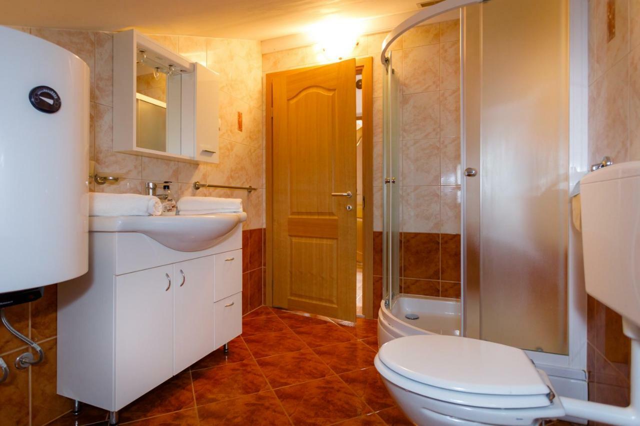 Apartment Aleksandra Malinska Buitenkant foto
