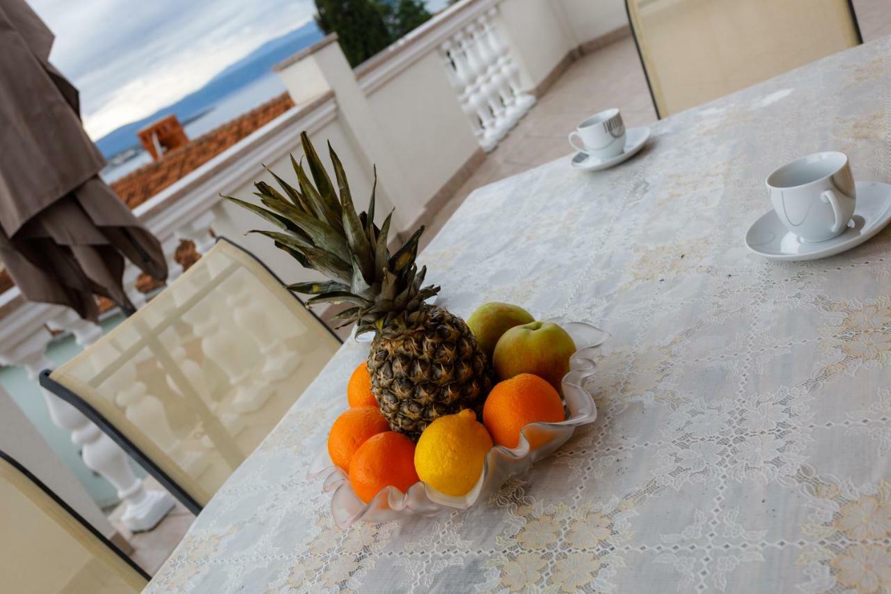 Apartment Aleksandra Malinska Buitenkant foto