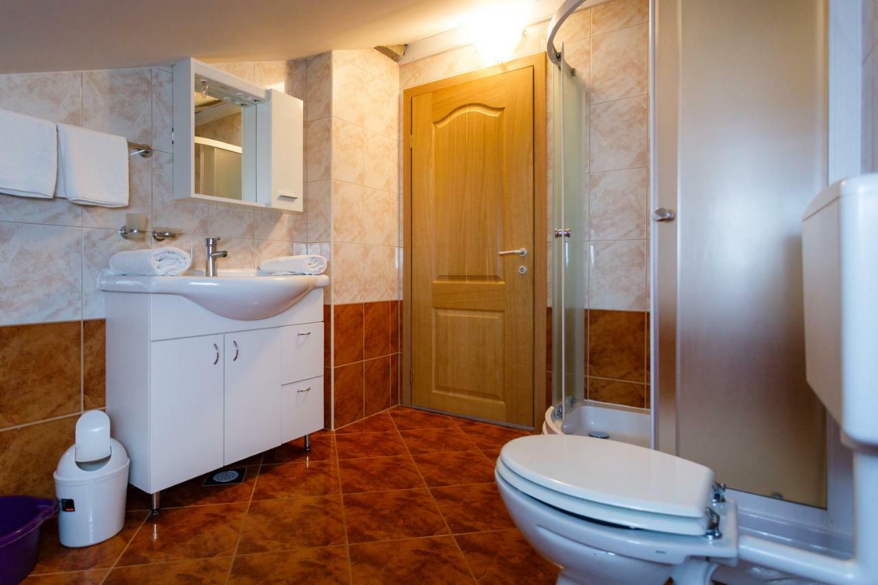 Apartment Aleksandra Malinska Buitenkant foto