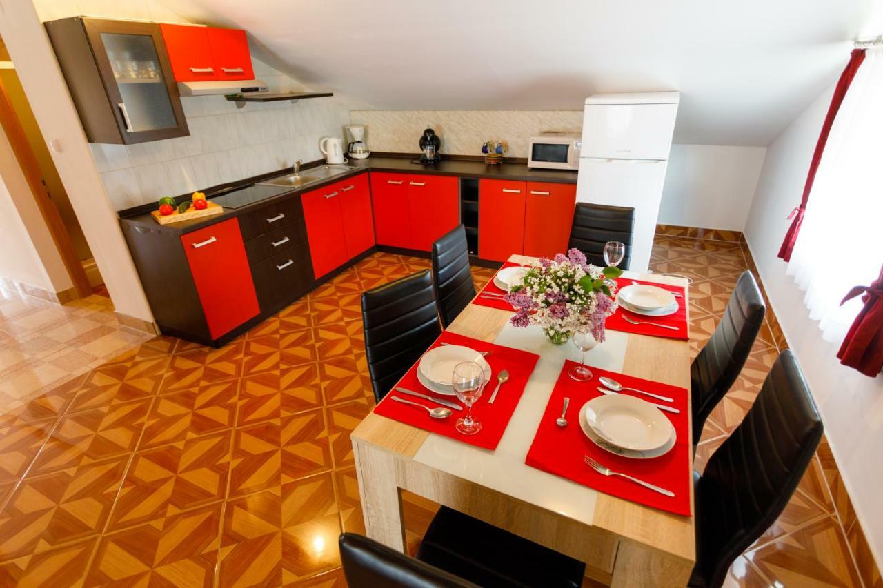 Apartment Aleksandra Malinska Buitenkant foto