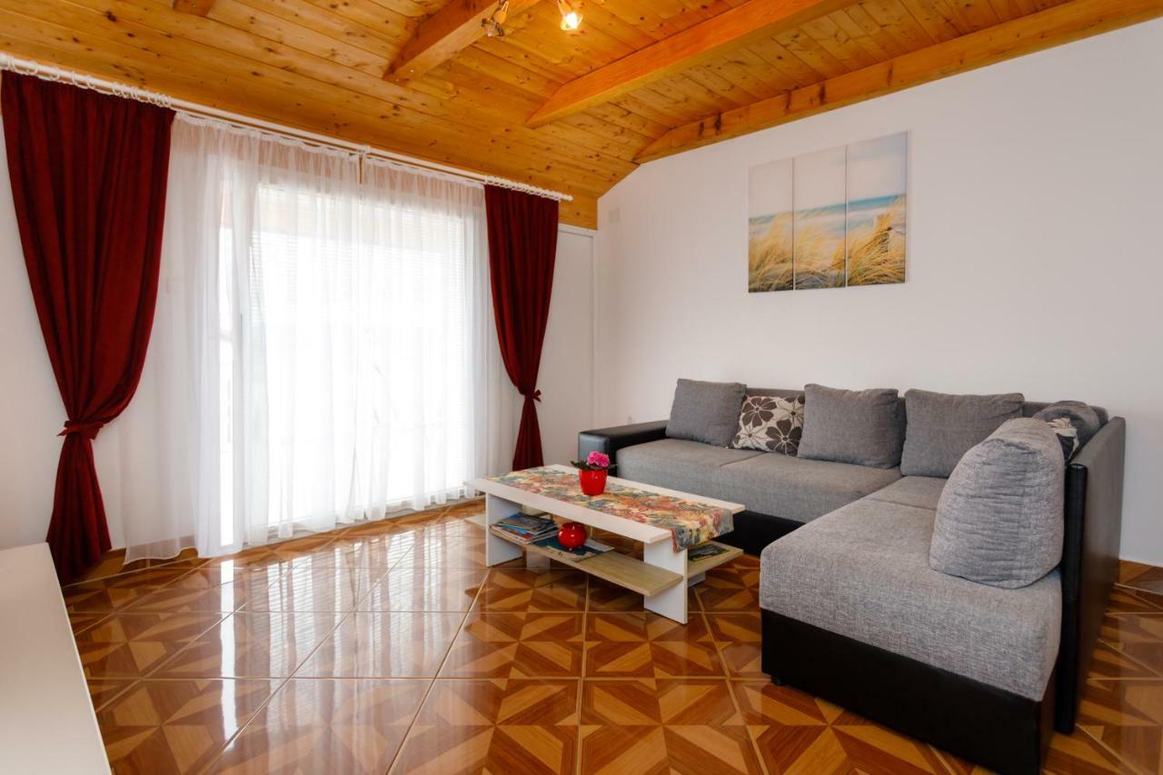 Apartment Aleksandra Malinska Buitenkant foto